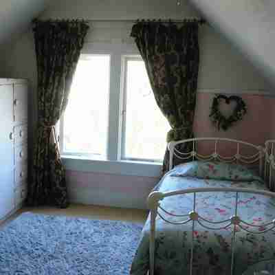 Charming James Bay Guesthouse by Fisherman's Wharf Rooms