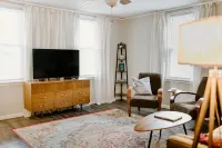 Eclectic Spacious 3 BR Home Near Lake MI w/ Fire Pit - 3 星級