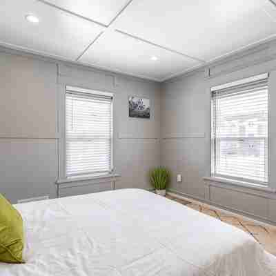 8035-Walk to Mayo-Chic and Luxury 1Br Apt Rooms