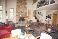 Ski In/Out Home, Game Room, Incredible views from the slopes! BBQ Grill/Jacuzzi!
