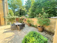Iconic  Luxury Detached Period House on the River Bank with parking. - 5-Star