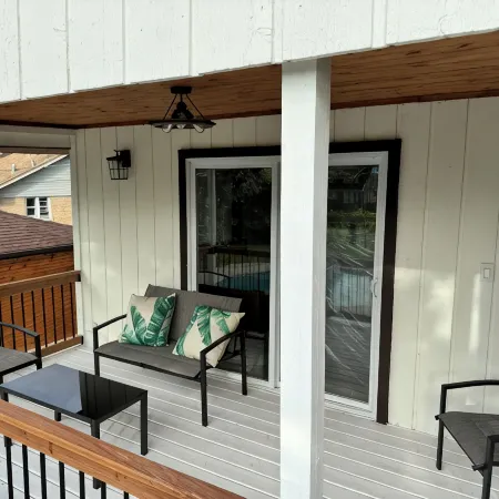 Family fun-house w/POOL & Game Room, 5 min from Airport and Rosement attractions