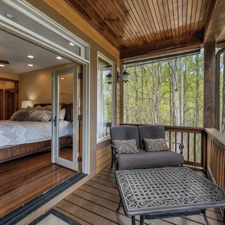 Spacious 5-bedroom Mountain House with Movie Room & Pool Table