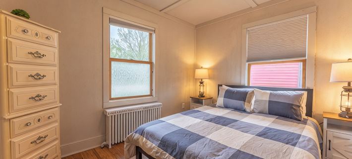 Camp Street Haven: 2-Bedroom Peaceful Getaway Hotel di Ely