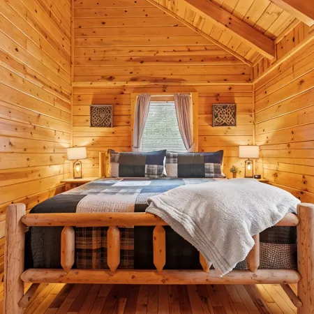 Amazing Grace Cabin at Red River Gorge / Sleeps 12 / Hot Tub / Pool Table