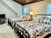 Just minutes from Beech Mtn Ski Resort /Townhome /Fire Pit & Fireplace / Pets OK