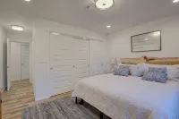 3 Bedroom, 2 Bath, Clean, Bright, Modern Space, in a Quite, Modest Neighborhood - Bintang 3