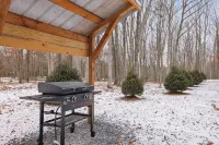 Luxury Barndominium w/ Golf Sim, Hot Tub, Home Theater, Minutes to Jim Thorpe! - Boutique