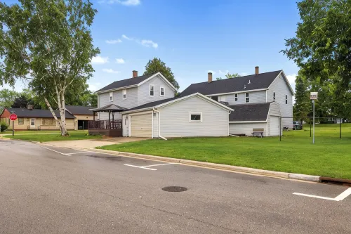 Elkhart Lake, WI home close to lake, downtown, and Road America racetrack - Homestays