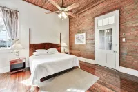 4 bedroom with Swimming Pool,  NEAR FRENCH QUARTER- - 3-Star