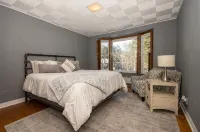 Walk to Village View Lake Placid Hot Tub, Fire Pit, Volleyball, Kids Playground - 4-Star