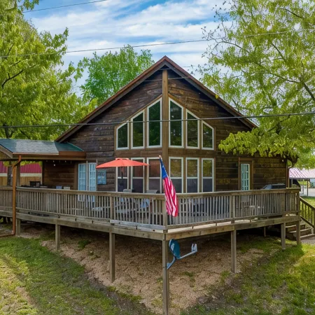 The Cowskin Cabin - Lakeview, great for fishermen, families and friends!