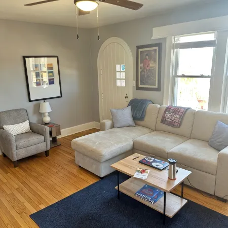 Cozy 3-bedroom cottage right off campus with stunning view of Radford University