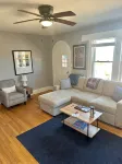 Cozy 3-bedroom cottage right off campus with stunning view of Radford University - WiFi