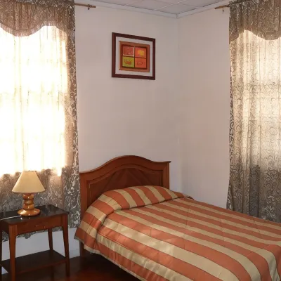 Hostal Volunteer House Các khách sạn gần Quảng trường Foch