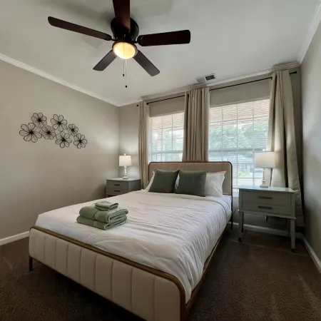 Big Green 5Br - Hot Tub • Game Room • Fenced Yard • Pets Welcome