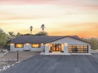 Skyline: 5 bed/6 bath, amazing views, tennis & basketball courts, pool, hot tub - Ylellinen