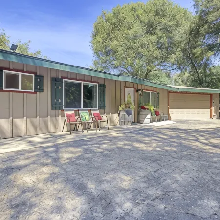 Sequoia House ~ 1 Mile from Park Entrance!