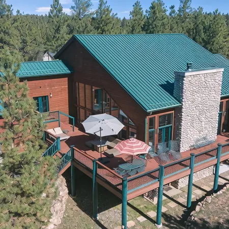 Mountain Lodge with sauna-350acres. 5 minutes from fishing, kayaking, boating