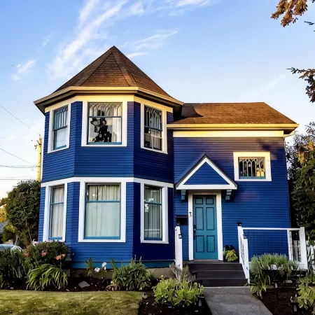Stunning Victorian 4BR w/Hot Tub 5 Min to Downtown