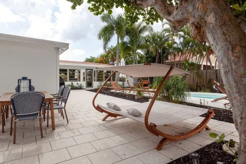 Beautiful Waterfront Condo on Canal with Pool & Walk to Beach! Boat Watch! 2b/2b - بوتيك