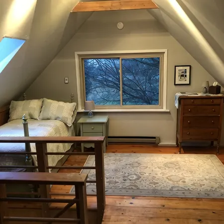 Charming Vashon Island Cottage - Just 3 minutes from the ferry.