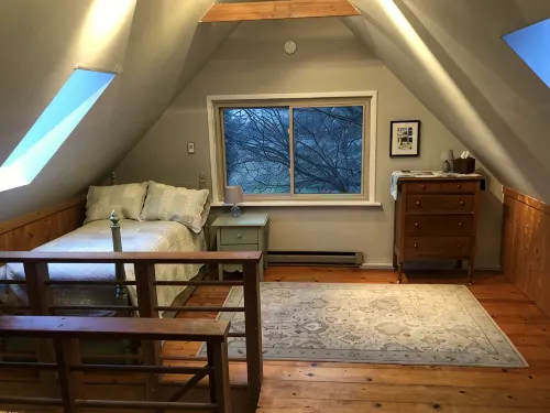 Charming Vashon Island Cottage - Just 3 minutes from the ferry. - 3-Star