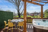 Adventure Basecamp, Walks to Kaymoor and Long point Trails, Hot Tub & Game Room - 4-Star