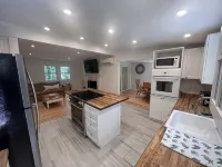 Newly Renovated 3 Bedroom, 1.5 Bath Rental in Hyannis, 1.5 miles to beach - โฮมสเตย์