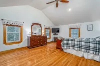 Beautiful Waterfront , four season home on charming Crescent Lake! - 3-Star