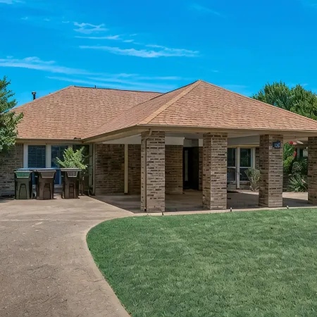 Family Dream Home, Arcade fun!, Huge Pool! 5 bedrooms, 3 baths
