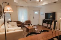 Modern Cottage Style Apt-King Bed near UTRGV & DHR - 4 estrellas
