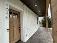 Newly renovated 1800’s one room schoolhouse with modern comforts and a hot tub! - Wifi