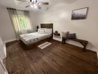 Creek View Retreat 3 Bedroom- 2 Full Bathroom.  Cozy home - Wifi