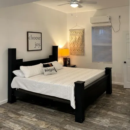 Spacious townhome convenient to everything! Great rates!! ⭐⭐⭐⭐⭐