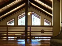 Log Cabin in tall pines, backs to forest, great hiking, star-gazing, biking! - シャレー