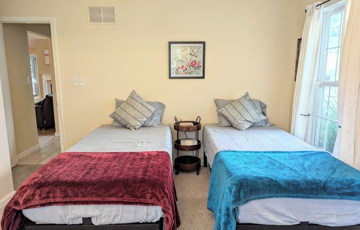 IN TOWN LEWES- NEAR WALKING/BIKING TRAILS /QUIET NEIGHBORHOOD /LINENS INCLUDED