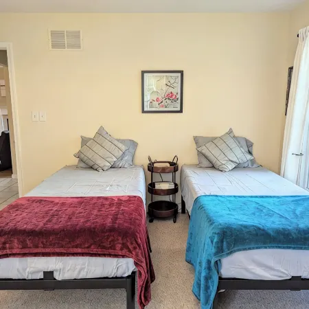 IN TOWN LEWES- NEAR WALKING/BIKING TRAILS /QUIET NEIGHBORHOOD /LINENS INCLUDED