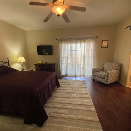 Amazing 4-bedroom: AC, WiFi, 2 car garage with river view in NW Albuquerque