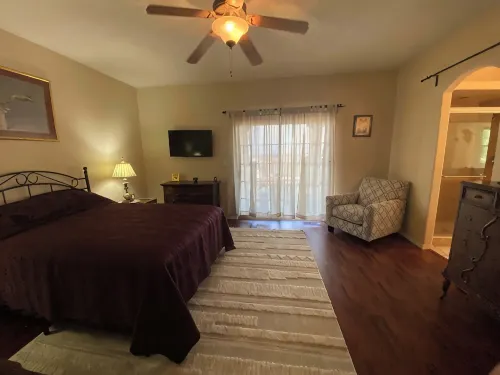Amazing 4-bedroom: AC, WiFi, 2 car garage with river view in NW Albuquerque - Jacuzzi