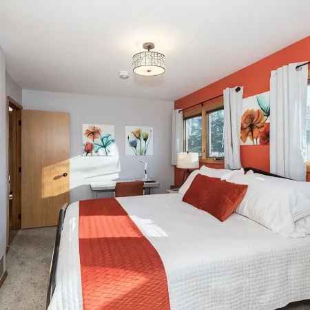 Family, Group Friendly, Large Yard, Only 6 Miles to Duluth, MN! EV Charger Hotels in Superior