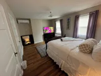 Charming 3-Bedroom House with Wi-Fi and AC Near Downtown Pittsburgh - 2성급