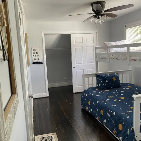 Chic 3bed 2bath Home with free parking close to United Center