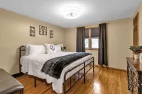 Cozy home away from home near the Bills Stadium - Wifi