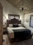 Rustic Elegant Cabin 5 Mns to Ynp ~ Open Year Round - Chalets