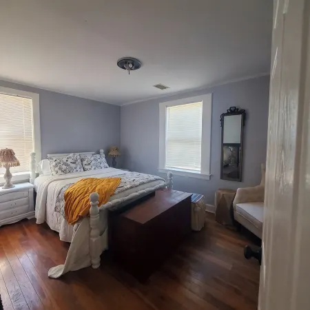 Cozy home in quiet neighborhood