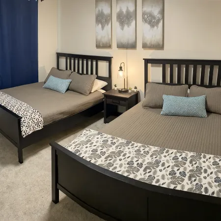 Gorgeous New Townhome with Hot Tub