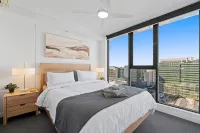 Immaculate Top Floor Views! 2Bed/2Bath/1Car/Pool - Mountain view