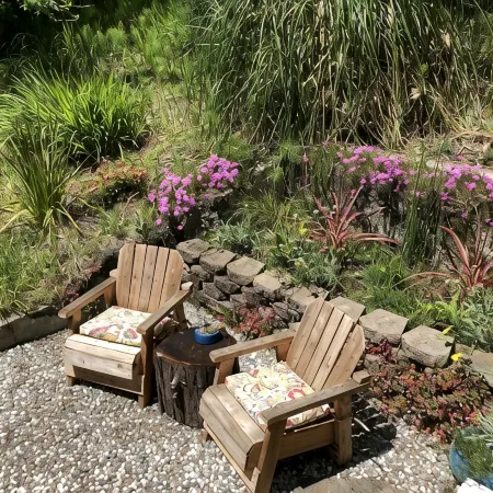 Adorable cottage w/ ocean views, redwoods, and a hot tub. Pets OK!