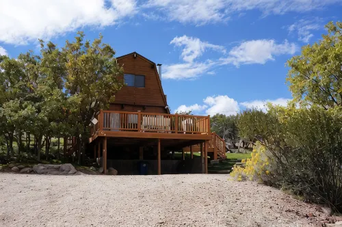 Relaxing Cabin Retreat in Scenic Pine Valley, UT - Chalets